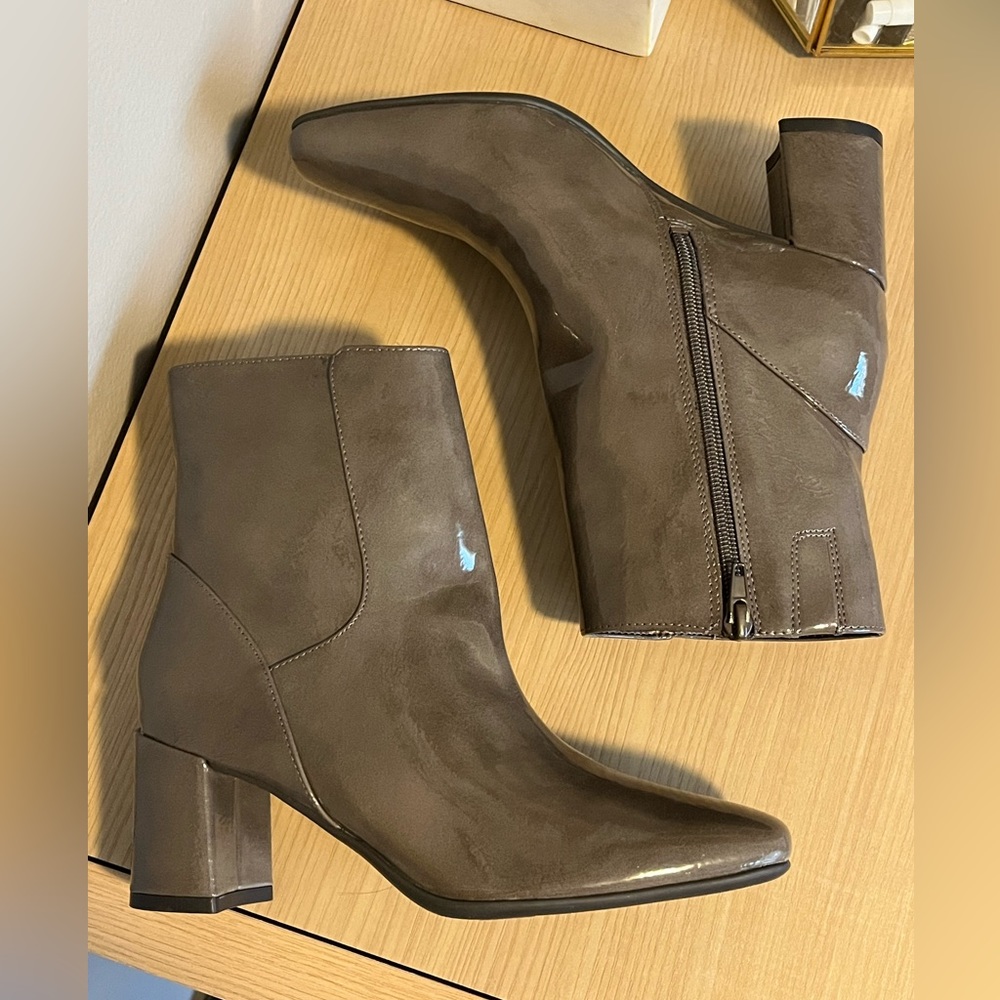 Naturalizer weather-resistant Booties (Dark Brown/Gray) - 6.5